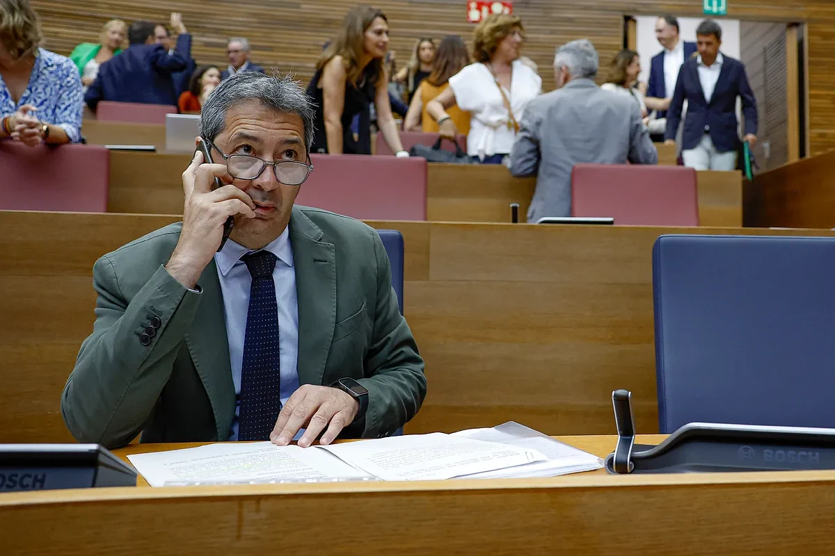 Vox vuelve a tensar el Ayuntamiento de Valencia: pone en riesgo 150 millones y busca la manera de colocar a Barrera como cara visible