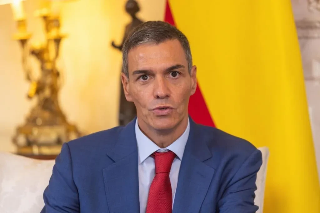 Sánchez consolida el embargo de armas a Israel por ley y la prohibición de paso de aviones y barcos con material de guerra pero no rompe relaciones
