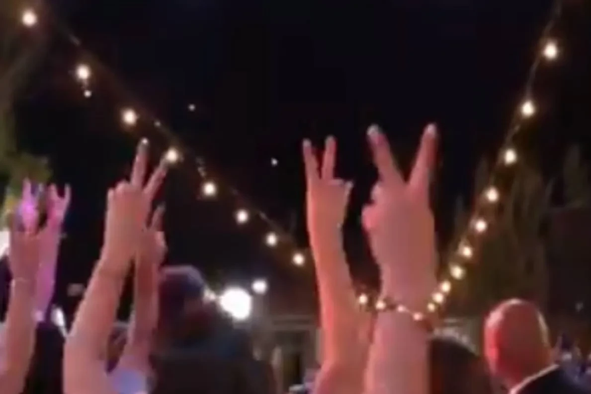 Decenas de misiles iraníes sobrevuelan el cielo de Líbano durante una boda