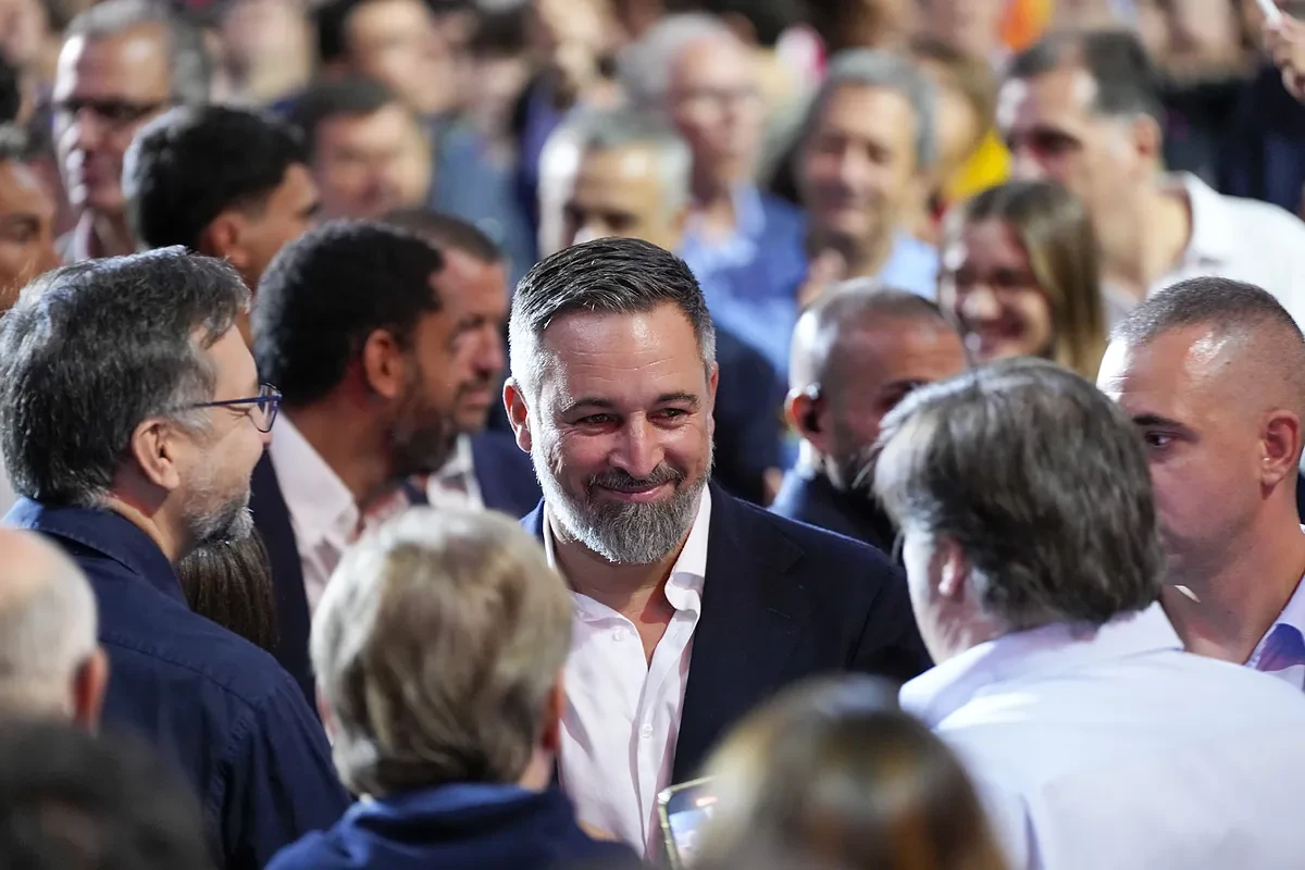 Abascal confirma la inmigración como el eje del discurso de Vox para el nuevo curso, de las calles a los parlamentos