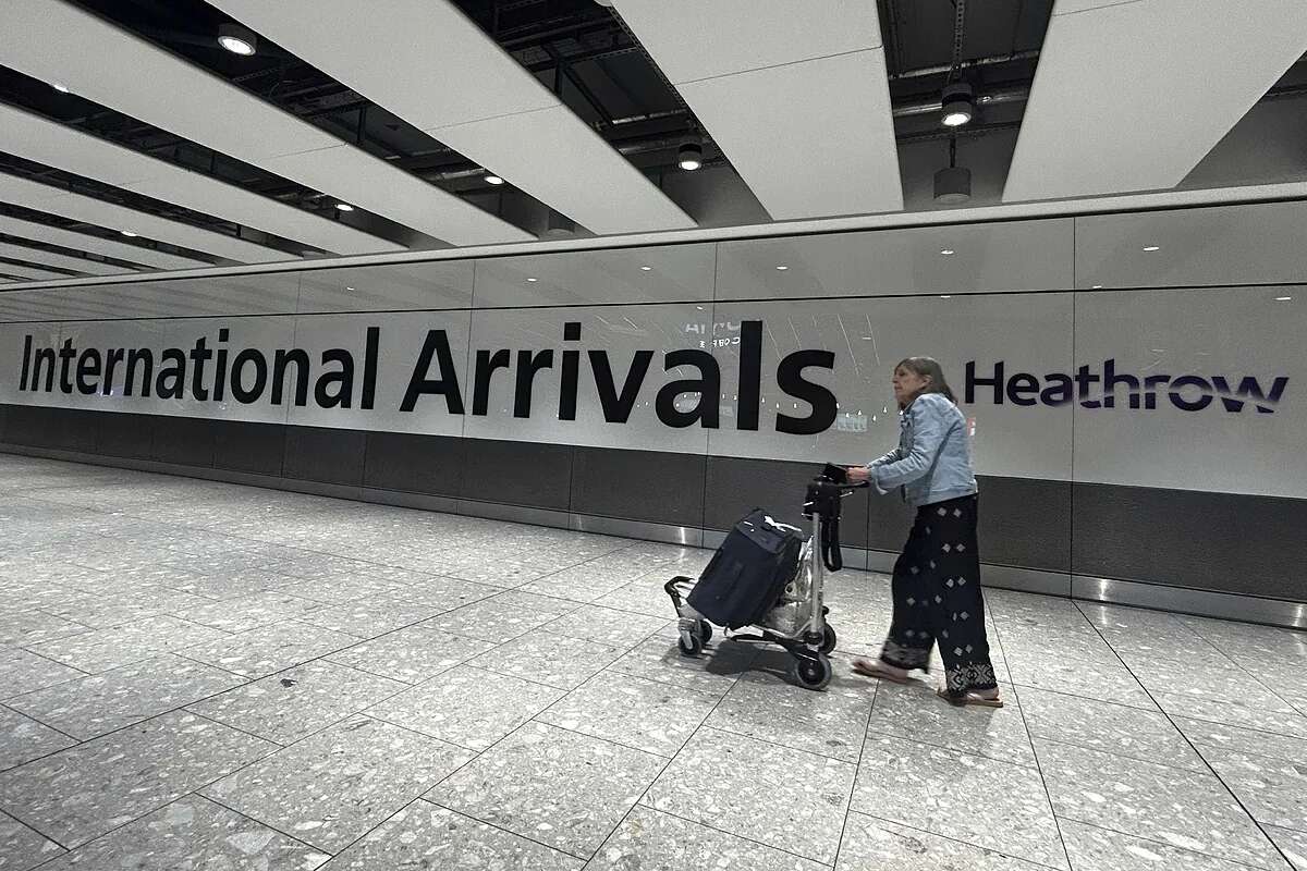 El aeropuerto Heathrow recupera su actividad normal tras pasar un día cerrado por el incendio de una estación eléctrica