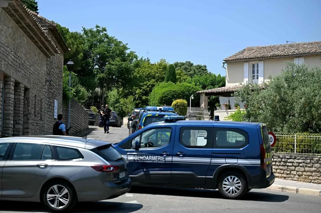 Dos muertos, entre ellos la novia, por disparos de encapuchados en una boda en Goult (Francia)