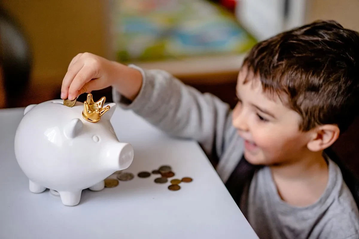 El primer paso financiero de tus hijos: las mejores cuentas bancarias para menores