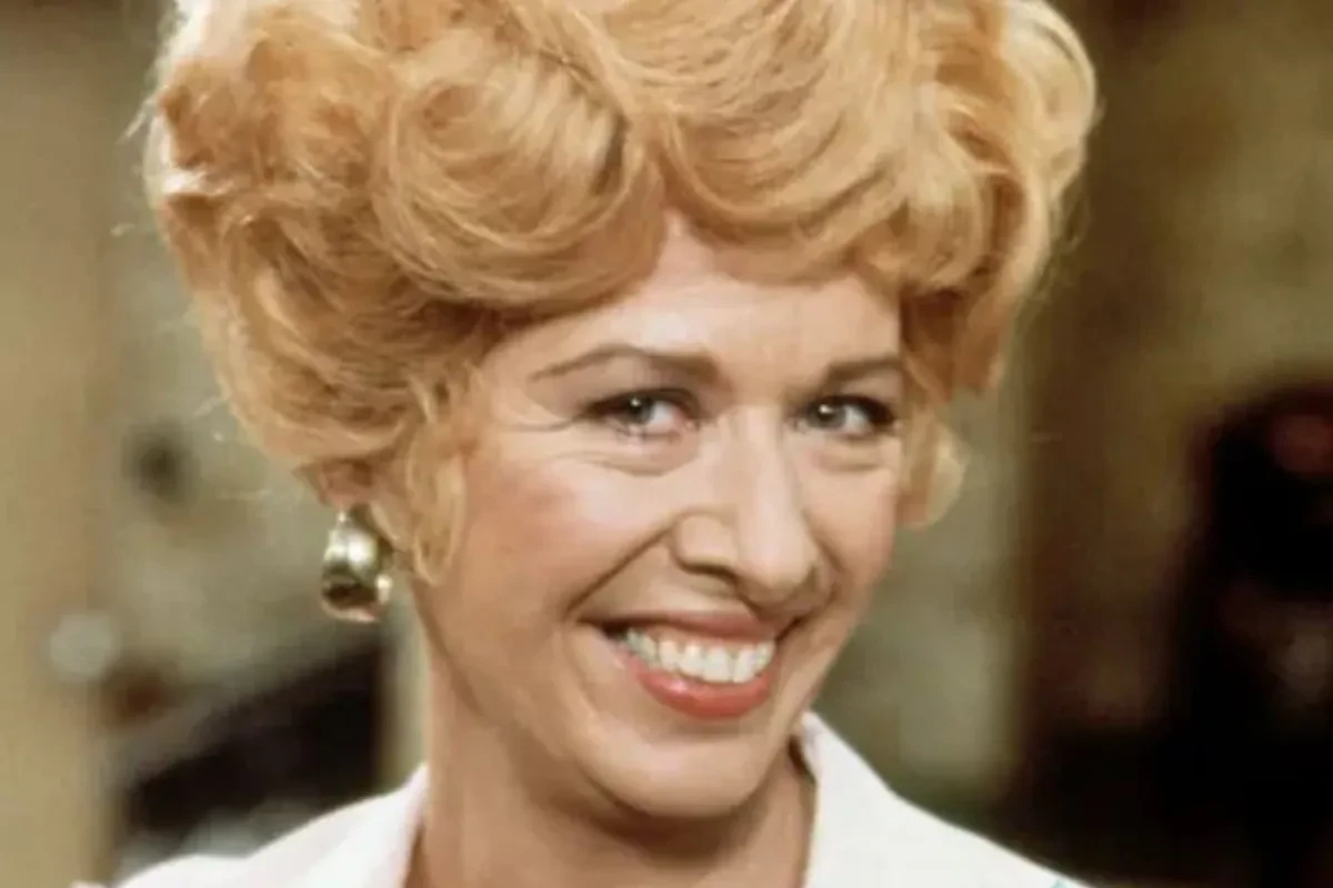 Muere a los 88 años Polly Holliday, mítica camarera en la serie Alice y viuda malvada en Los Gremlins