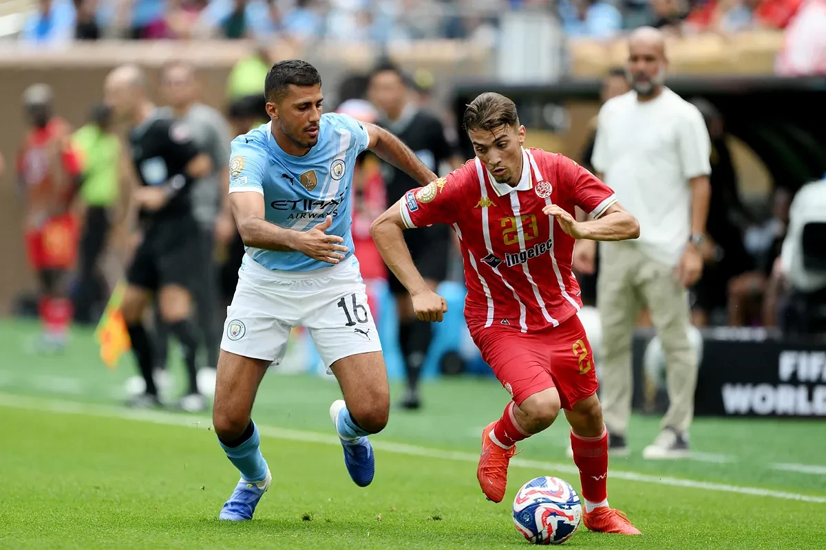 Un Manchester City en pleno proceso de renovación se impone sin brillo al Wihad marroquí