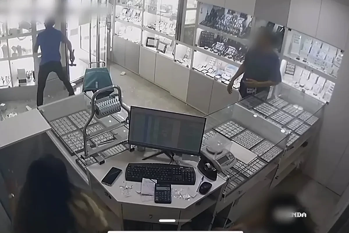 Detenidos estos asaltantes por robar en una joyería de Águilas, Murcia