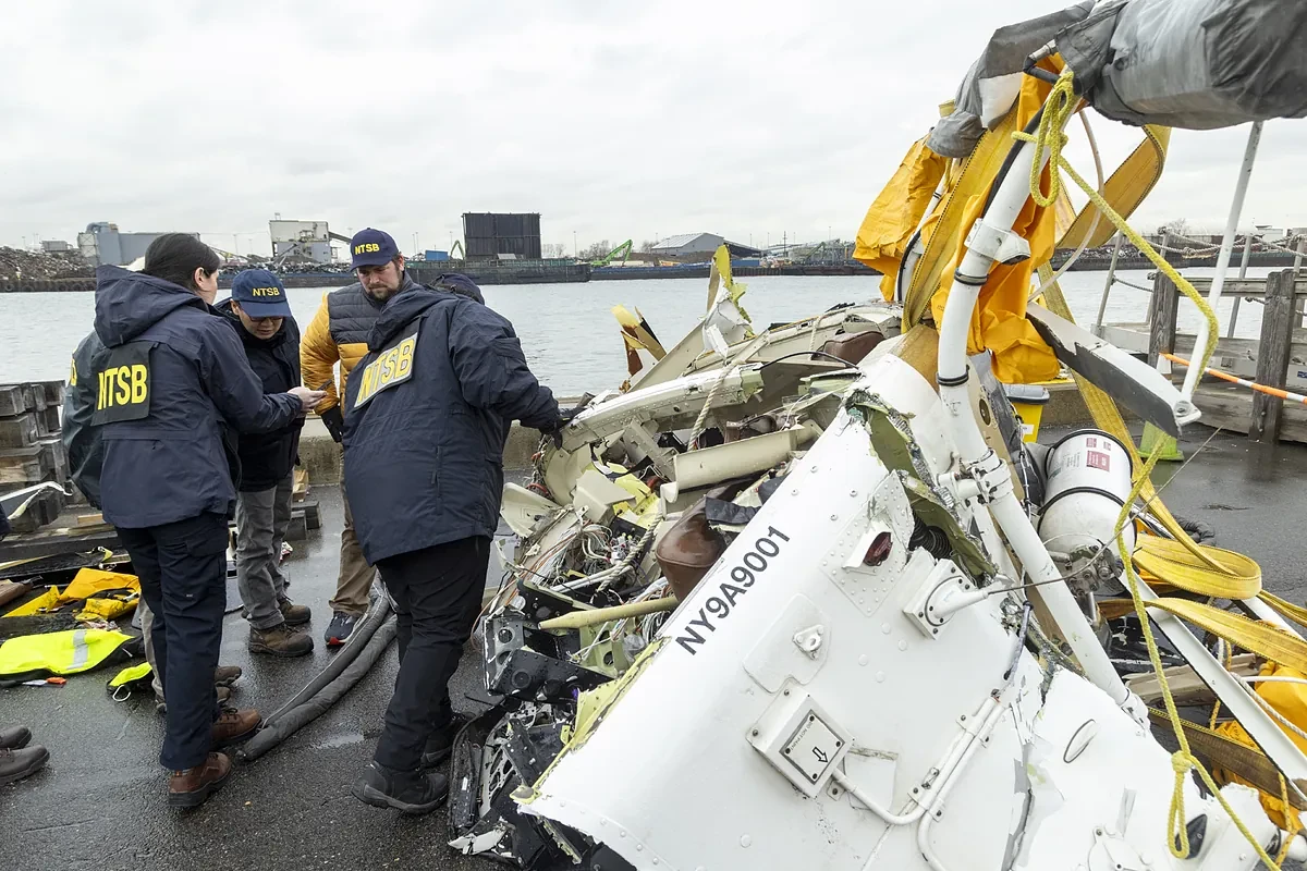 Piden que se revoque la licencia a la compañía del helicóptero que se estrelló en Nueva York en el que viajaba una familia española