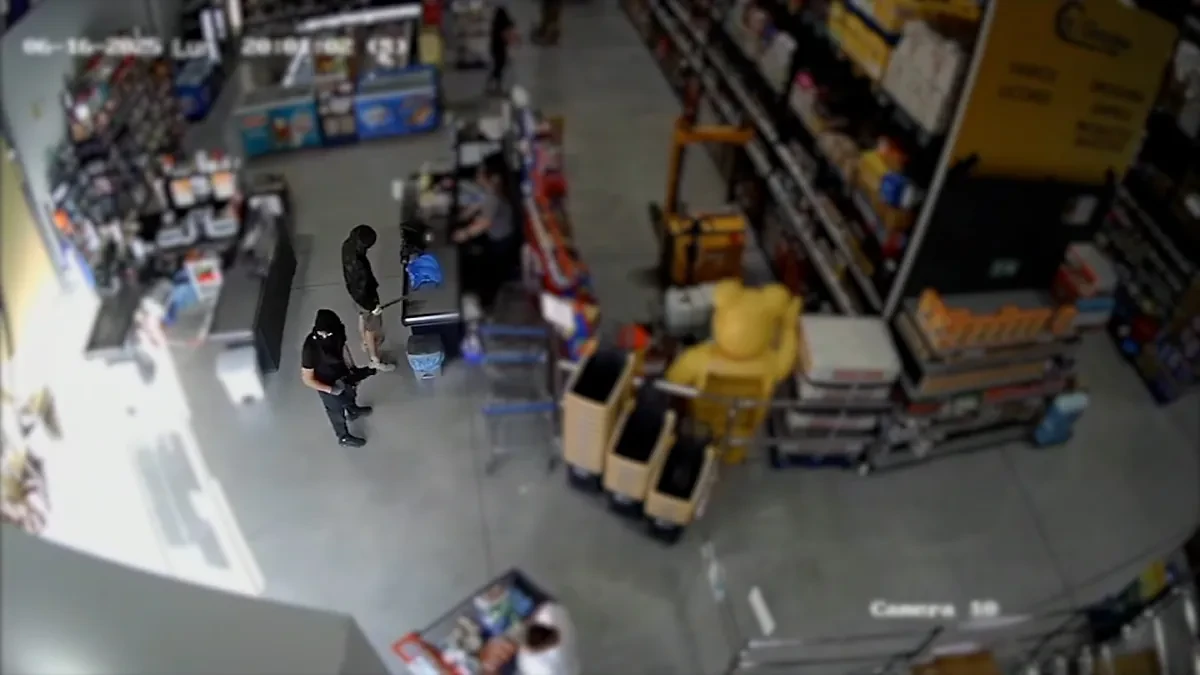 Cae una banda que asaltaba supermercados con machetes y fusiles simulados en Málaga