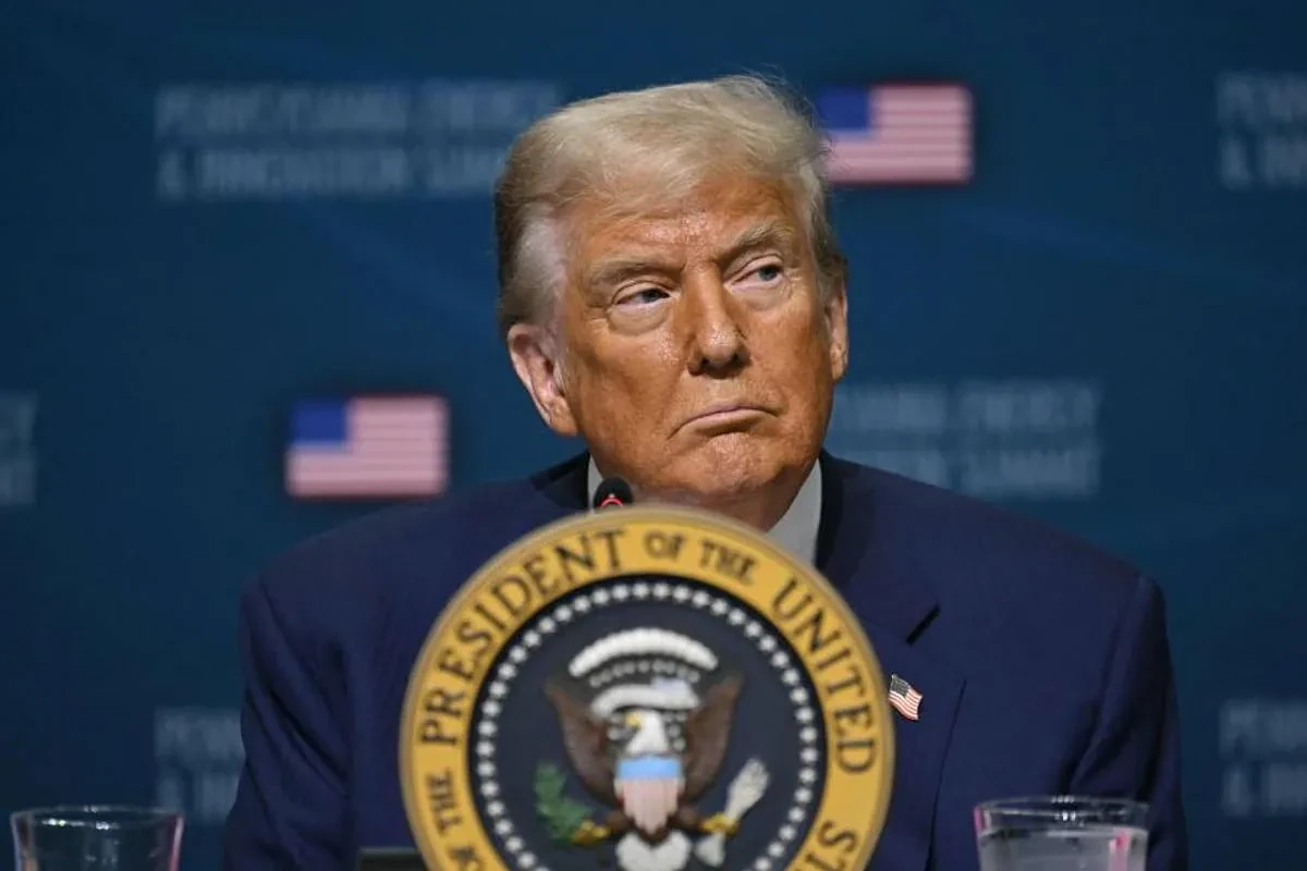 Trump anuncia aranceles generalizados del 10% a los 