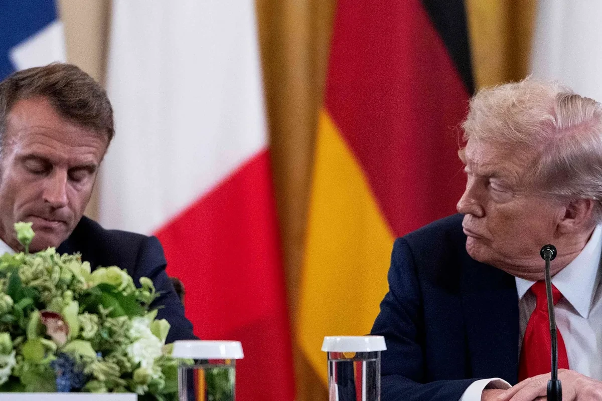 Pillan a Trump y a Macron con el micro abierto: 