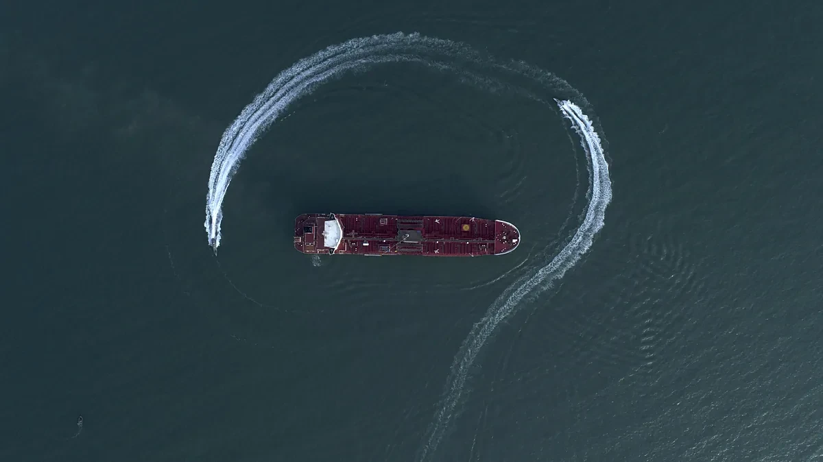 El estrecho de Ormuz, la clave petrolera del conflicto: Irán puede cerrar la puerta por la que pasa el 20% del crudo mundial