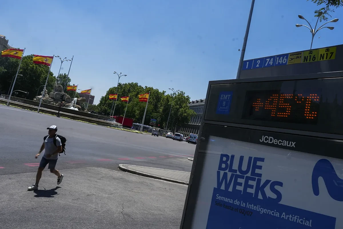 La primera ola de calor del verano empieza este sábado y pone a 18 provincias en aviso naranja