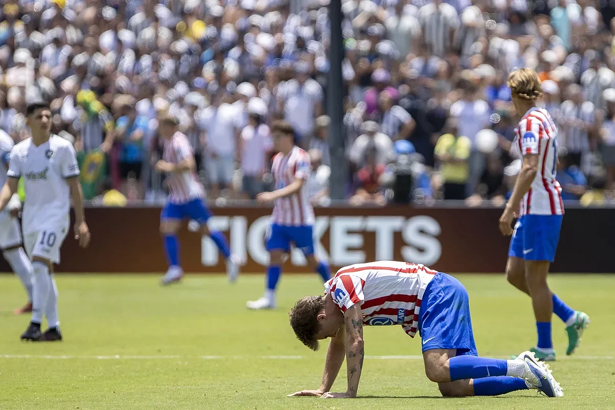 Un gol de Griezmann no sirve para evitar que el Atlético deje el Mundial por la puerta de atrás