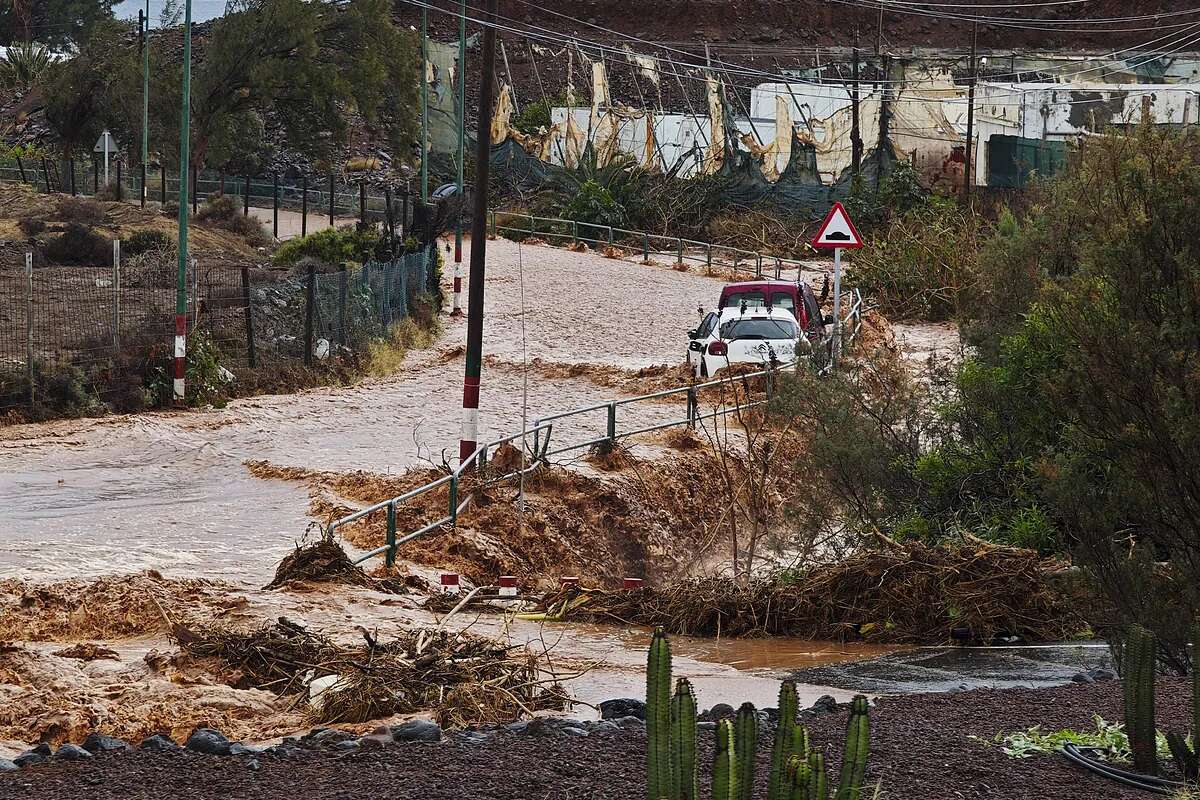 Temporal de lluvia y nieve en España | La Aemet activa la alerta roja por lluvias intensas en Castellón y Málaga