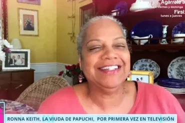 Reaparece Ronna Keith, viuda Papuchi, tras 20 años alejada de las cámaras