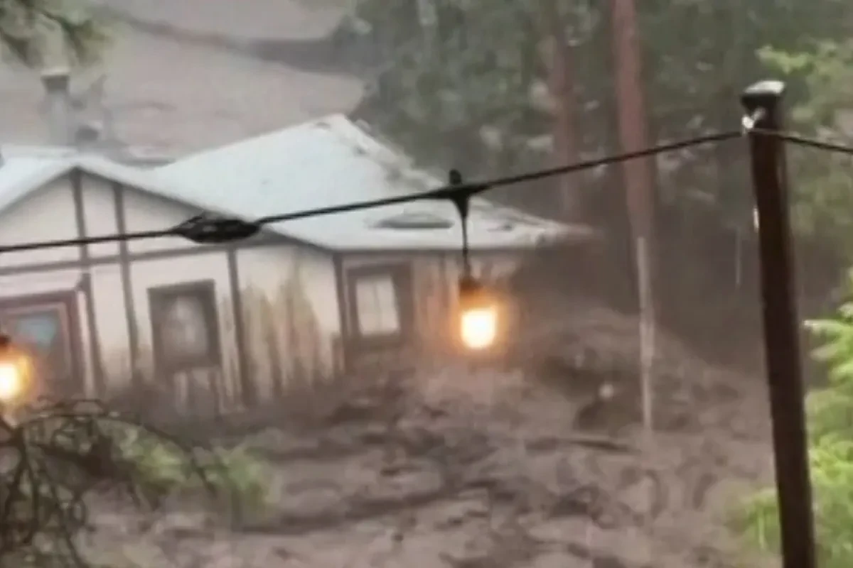 Así fueron las riadas devastadoras en Nuevo México que han arrasado con casas y carreteras