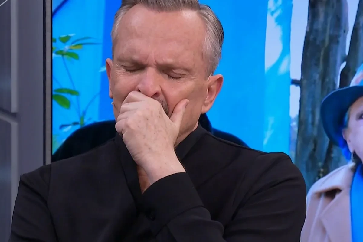 Miguel Bosé destruye a Miguel Bosé y acaba roto y entre lágrimas en El Hormiguero