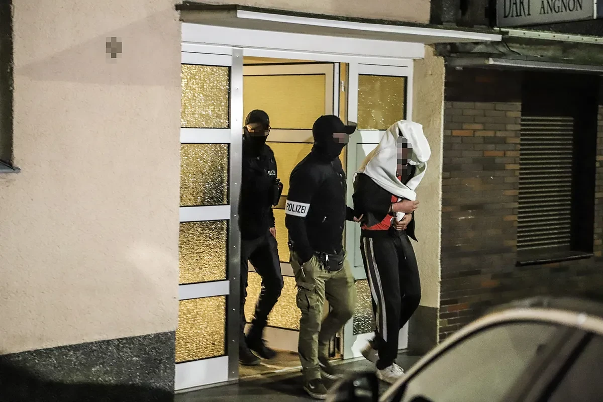 La Policía asesta un duro golpe a la mafia calabresa y detiene a 97 personas en 14 provincias italianas