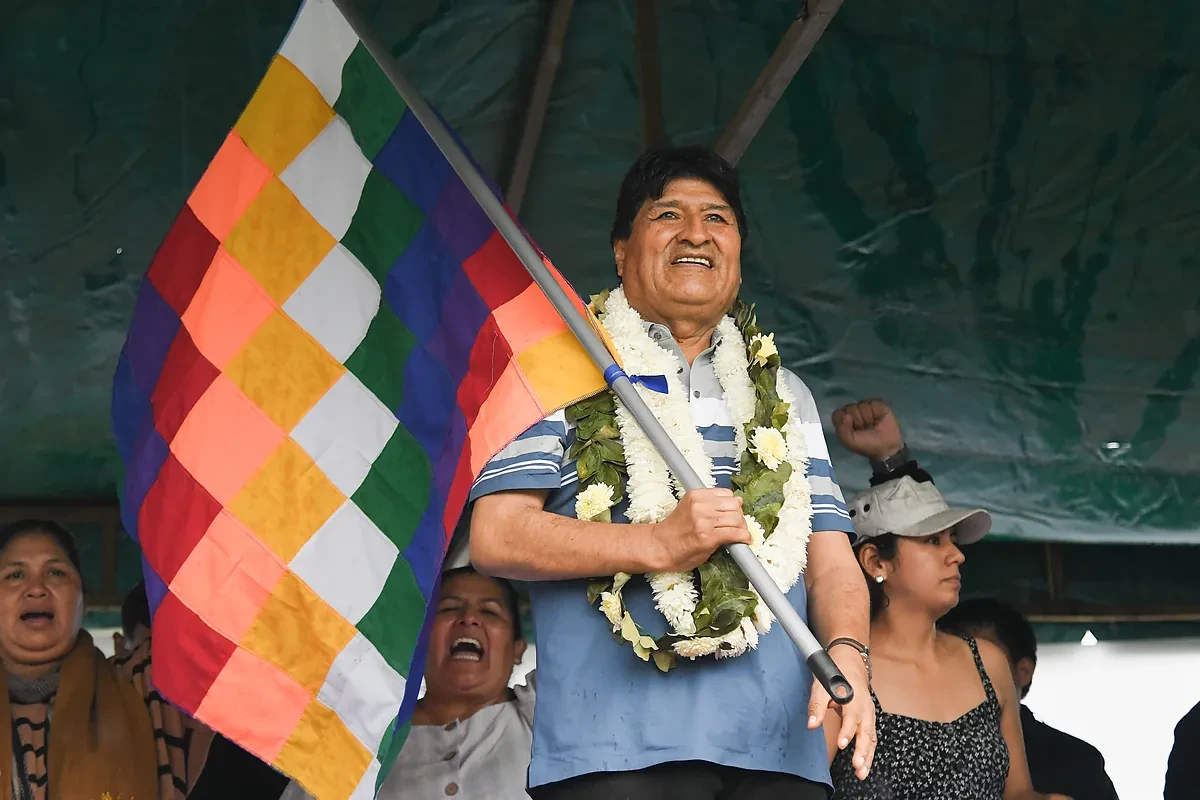 El ex presidente de Bolivia Evo Morales se autoproclama candidato a pesar de estar en busca y captura