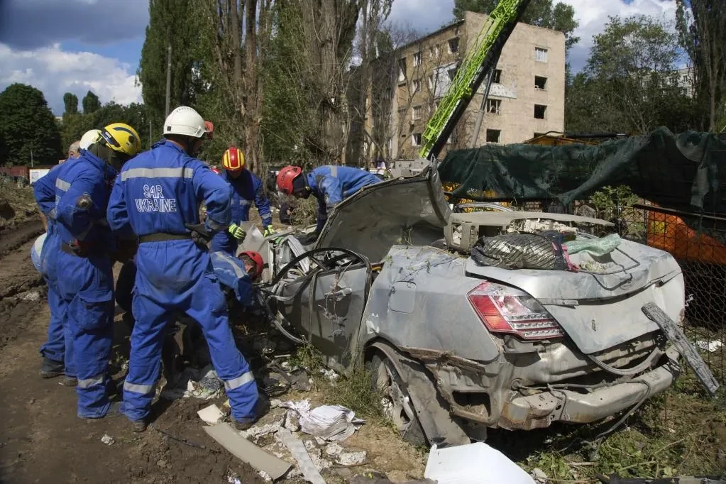 Kiev, de luto tras el mayor ataque ruso en un año que ha dejado 31 muertos en Ucrania, cinco de ellos menores