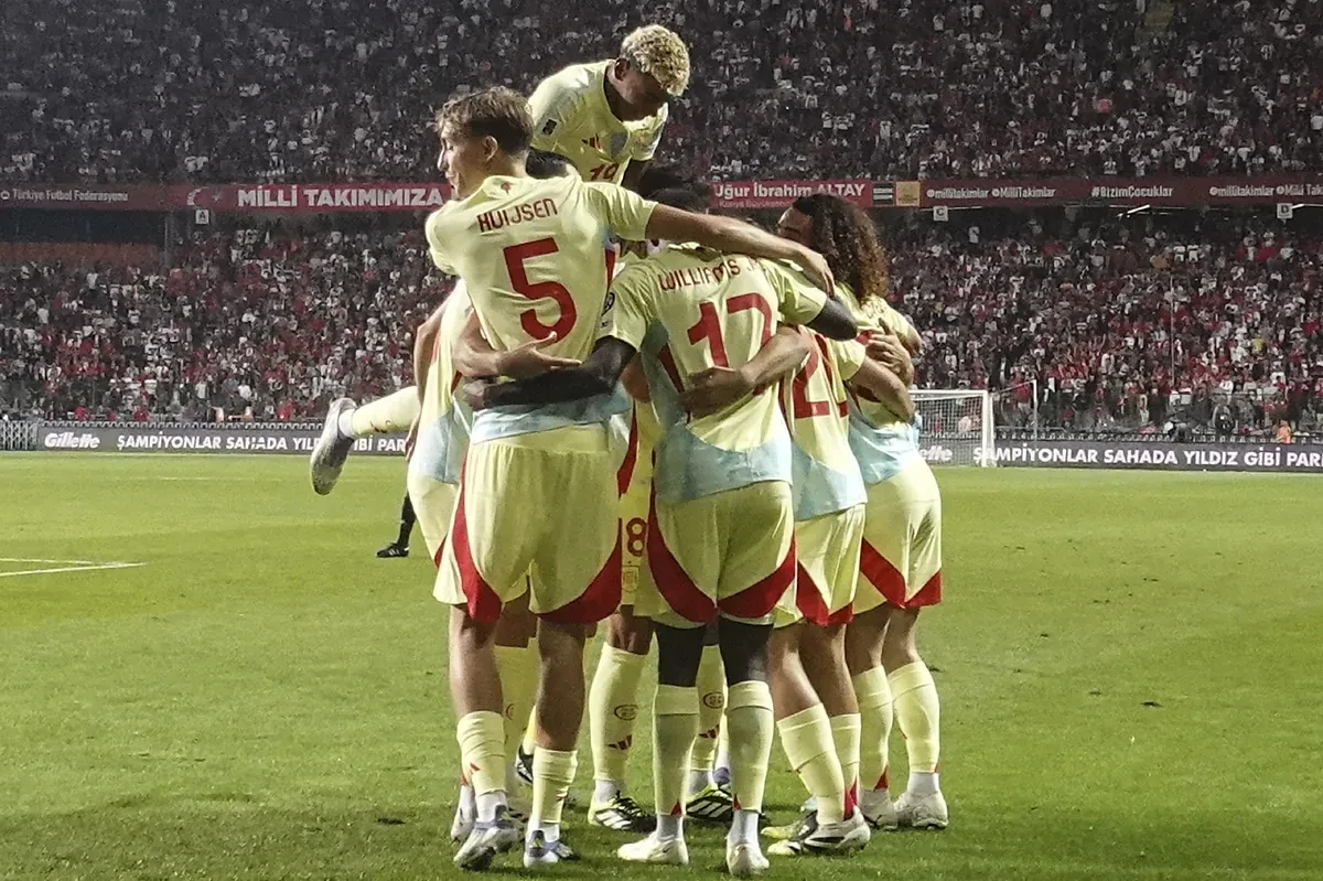 España atropella a Turquía en una noche para el recuerdo y sella casi todo el billete para el Mundial