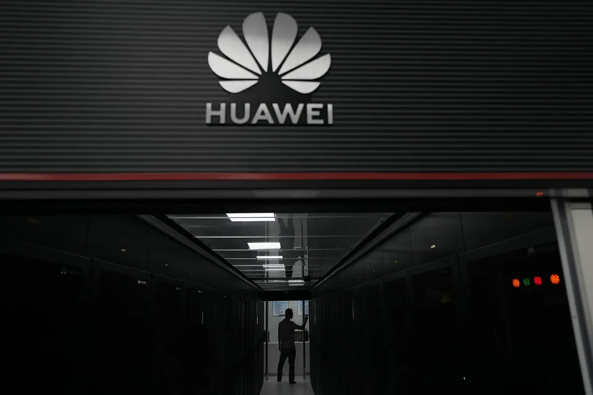 Bruselas alerta de que España actúa en contra de sus avisos con Huawei: lleva advirtiendo dos años del 