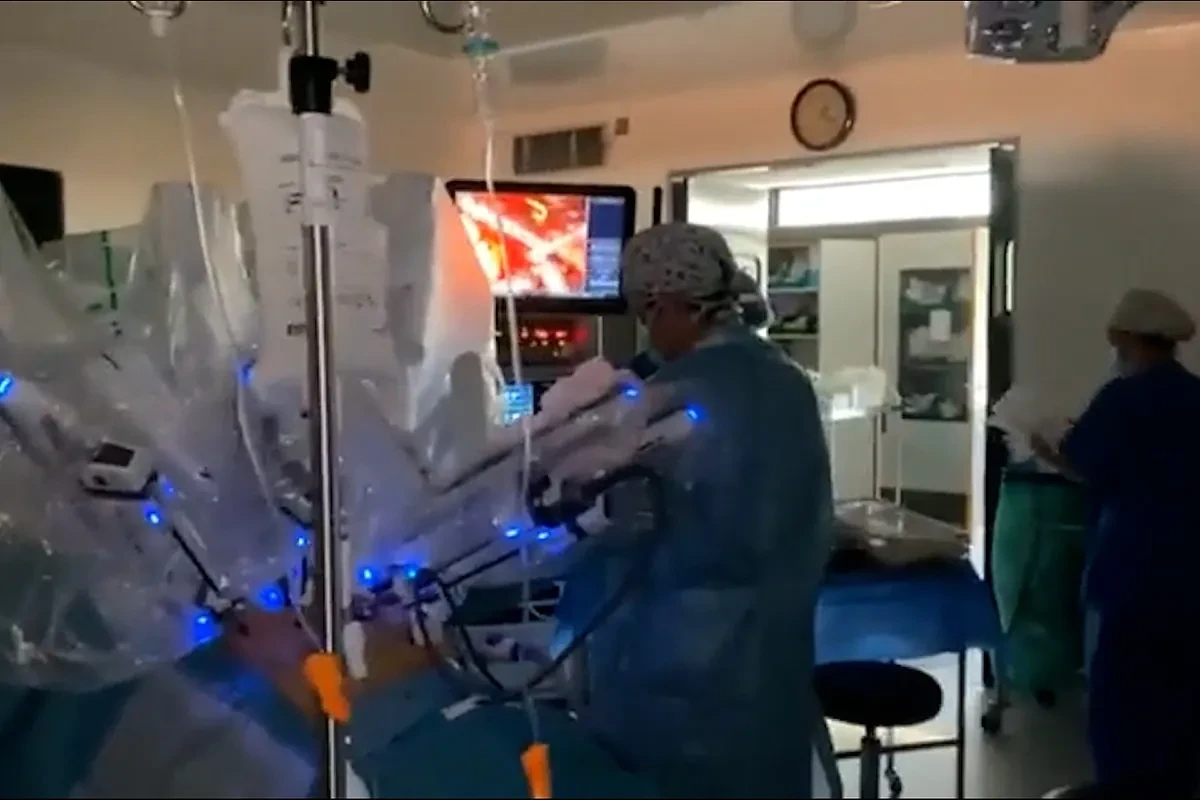 Los hospitales. debido al apagón, trabajan bajo mínimos gracias a los servicios electrógenos