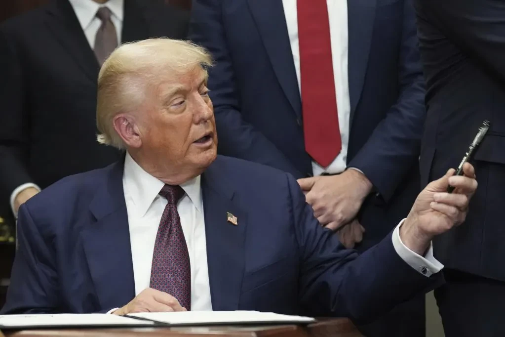 Trump despliega dos submarinos nucleares ante las 