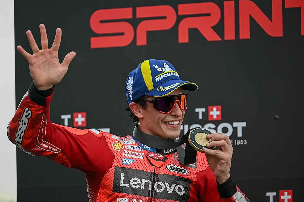 Marc Márquez arrasa en su estreno con Ducati y lidera el Mundial 1.931 días después