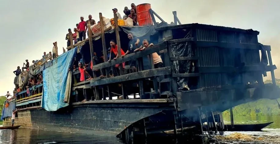 Al menos 143 muertos por el incendio de un barco en RD Congo