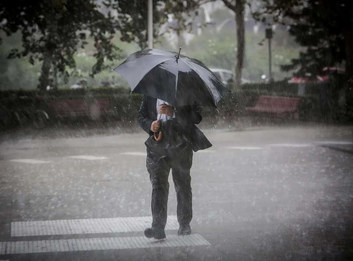 Temporal de lluvias en Madrid y el resto de España hoy: última hora | Evacúan a 48 personas en Mejorada del Campo por las crecidas de los ríos Henares y Jarama