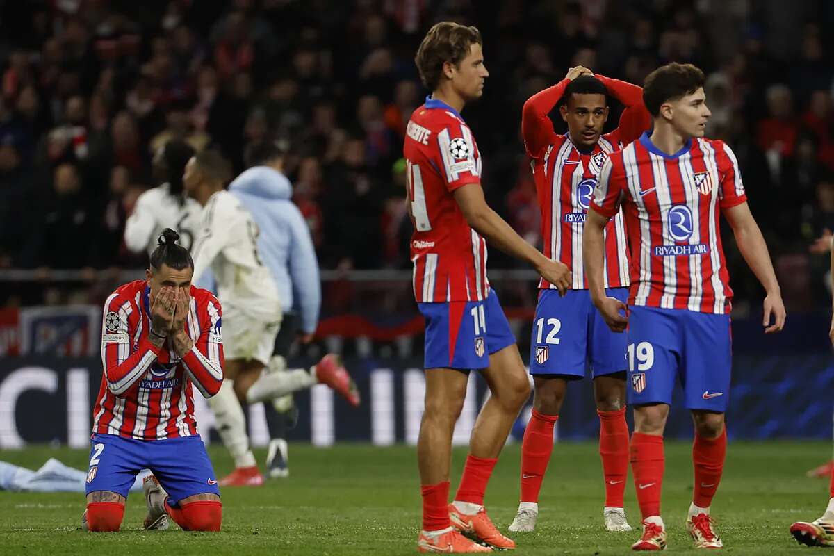 Un resbalón culmina la tragedia del Atlético ante el Madrid: 