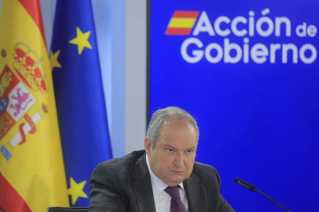 El Gobierno nombra Comisionado para la Reindustrialización al ex abogado de una de las empresas implicadas en la trama Koldo