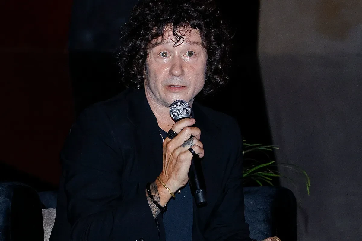 Bunbury interrumpe su concierto en Quito para abroncar a un fan que grababa con el móvil: 