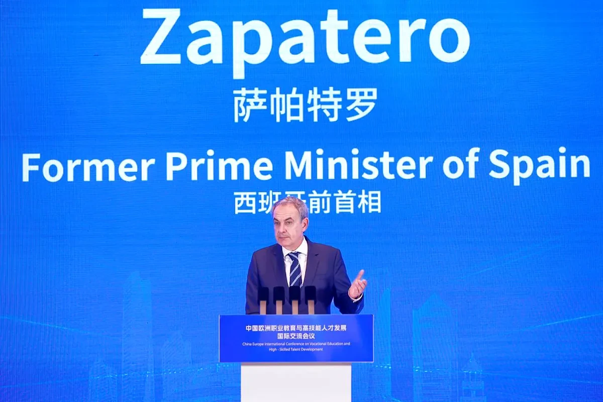 Zapatero estrecha sus lazos con China hasta convertirse en 