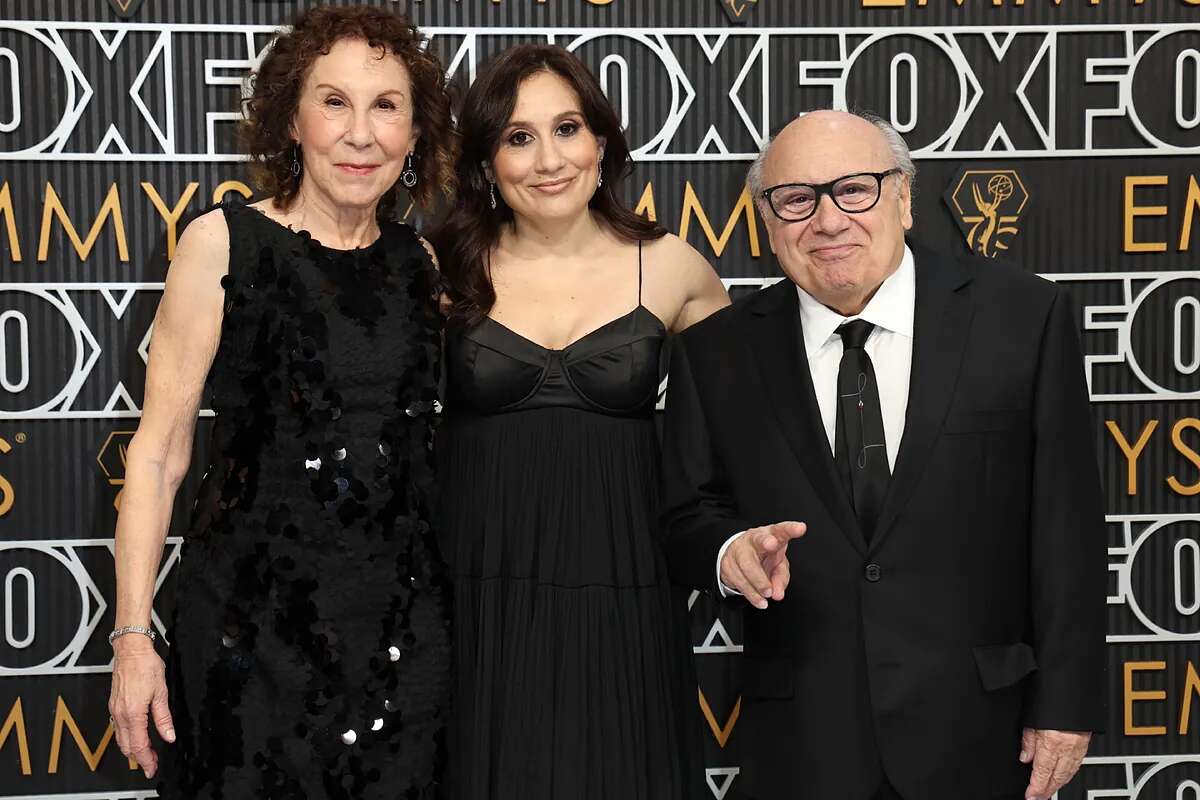 Así es Lucy, la hija de Danny DeVito y Rhea Perlman, embarazada a los 40 años