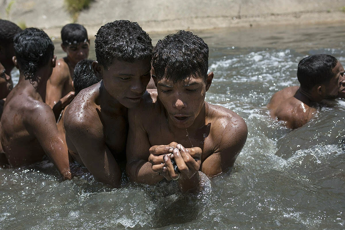Oro ilegal para comprar vacunas en la tierra de los Yanomami