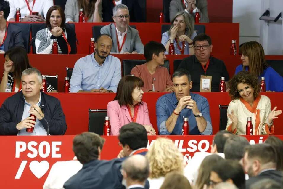 Inclusión del aborto en la Constitución y reparto por ley de los beneficios de las grandes empresas entre sus empleados: Sánchez renueva el ideario del PSOE para dejar sin banderas a Sumar y a Podemos