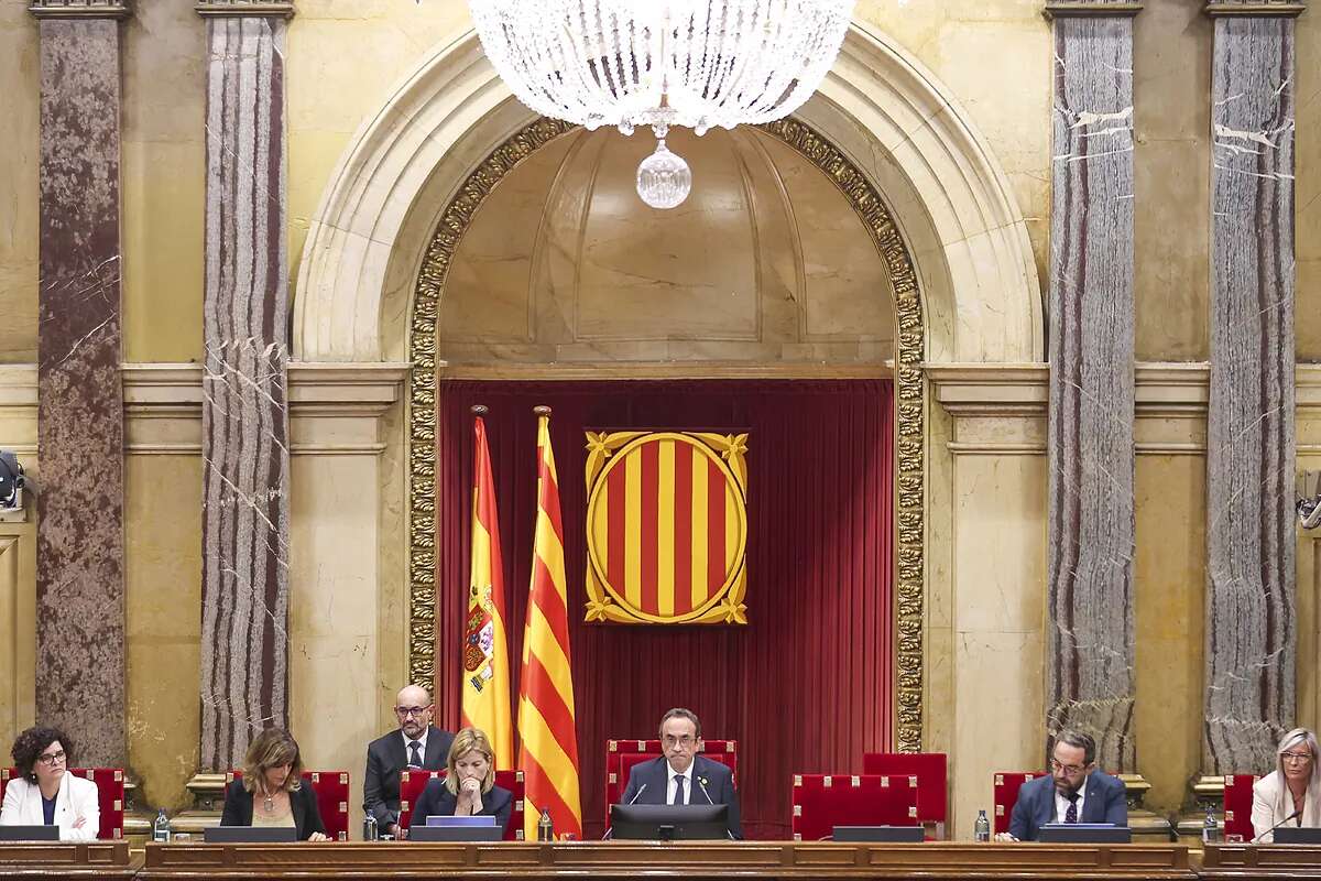 Nuevo desafío independentista: la Mesa del Parlament mantiene la propuesta de Aliança Catalana para reactivar la DUI