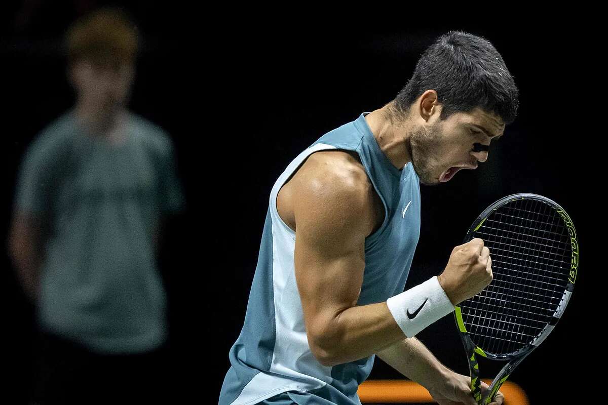 Carlos Alcaraz vence a Hurkacz y jugará la final de Rotterdam ante el australiano Miñaur