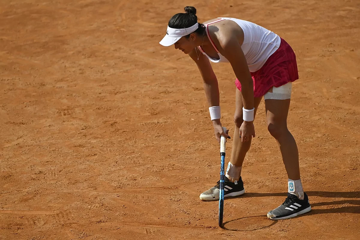 Una combativa Garbie cede ante Halep traicionada por su saque