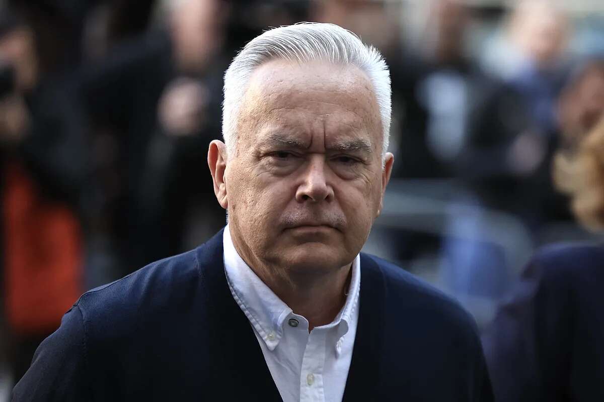 Huw Edwards, ex presentador estrella de la BBC, condenado a seis meses de prisión por pornografía infantil