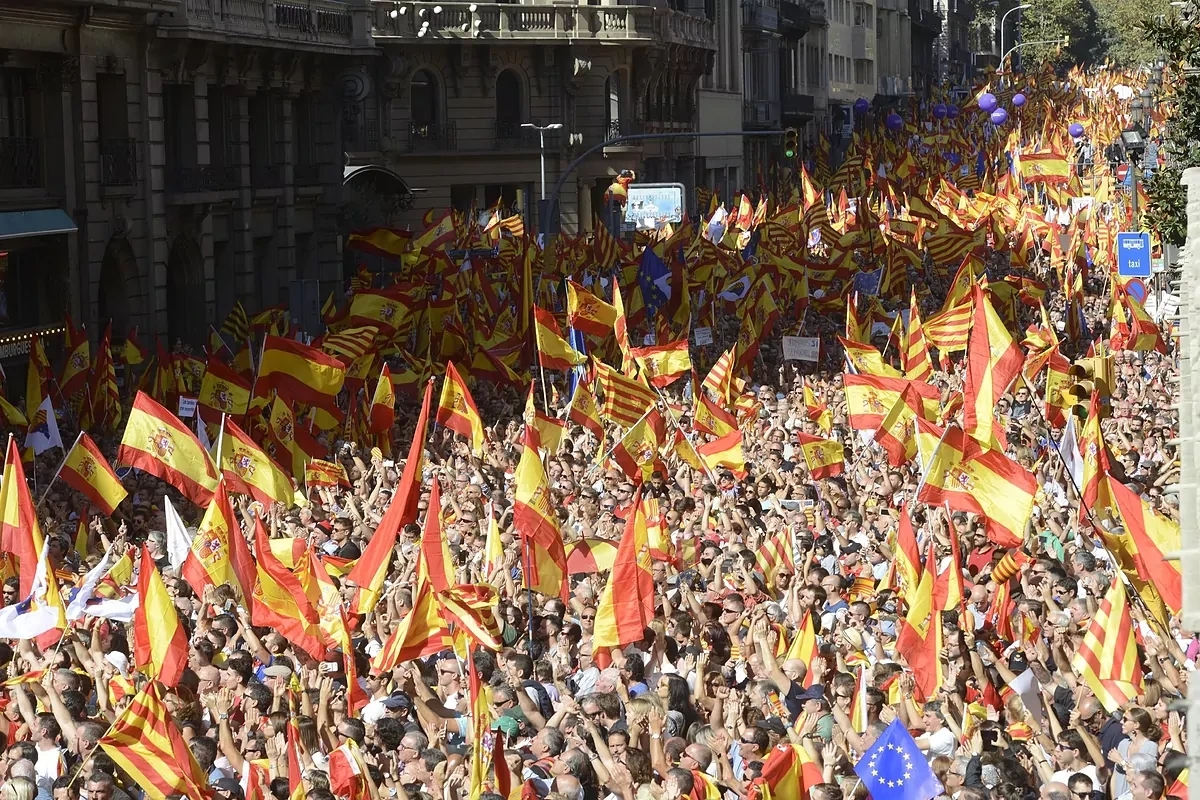 El fugaz espritu del 8-O: el constitucionalismo deja la unidad
