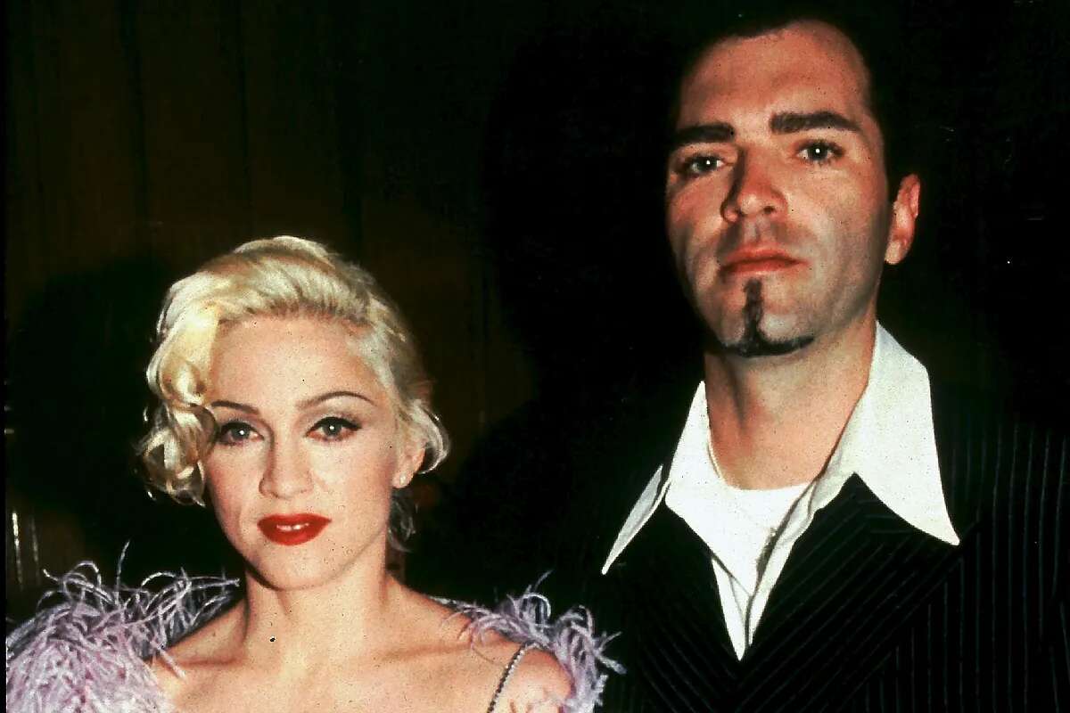 La gran pelea entre Madonna y su hermano, Christopher Ciccone, por una biografía en la que la definía como una déspota