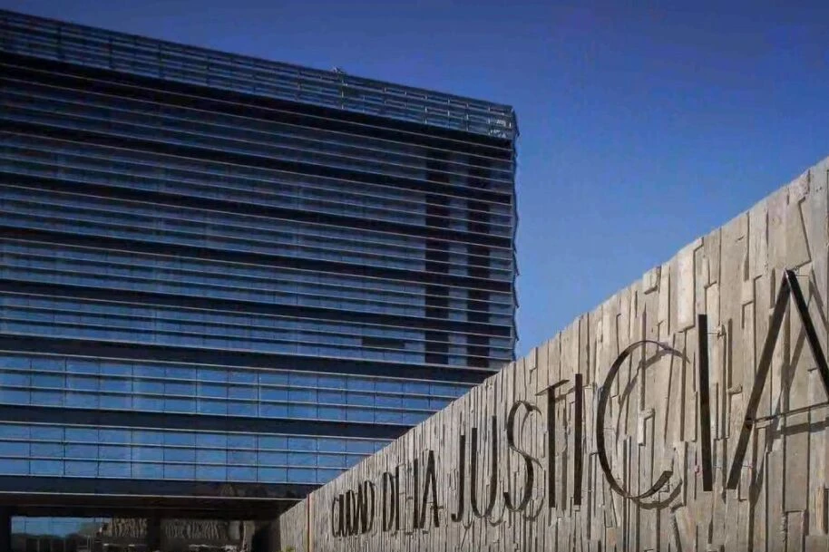 Detenido un menor de 16 años por violar a su madre en Gran Canaria