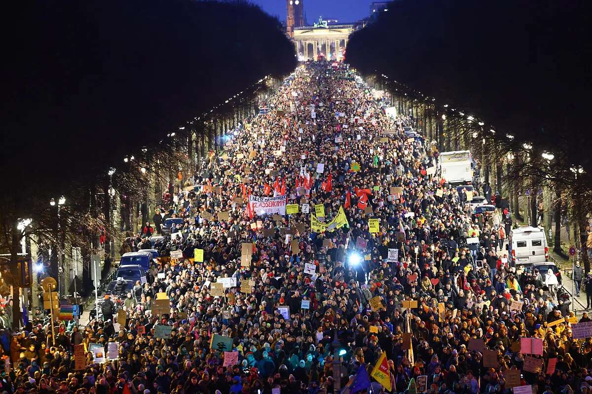 Al menos 60.000 personas protestan en Berlín contra el giro político a la derecha