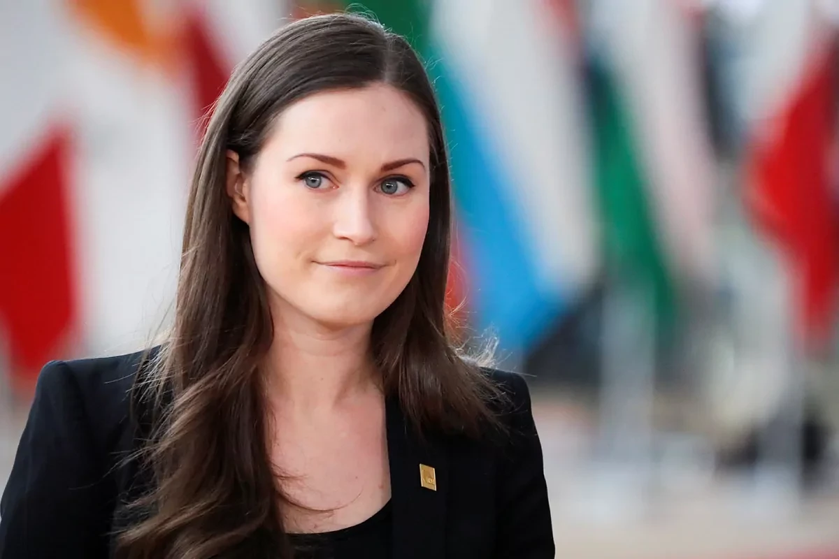 Polmica por el escote sin sujetador de la primera ministra de Finlandia