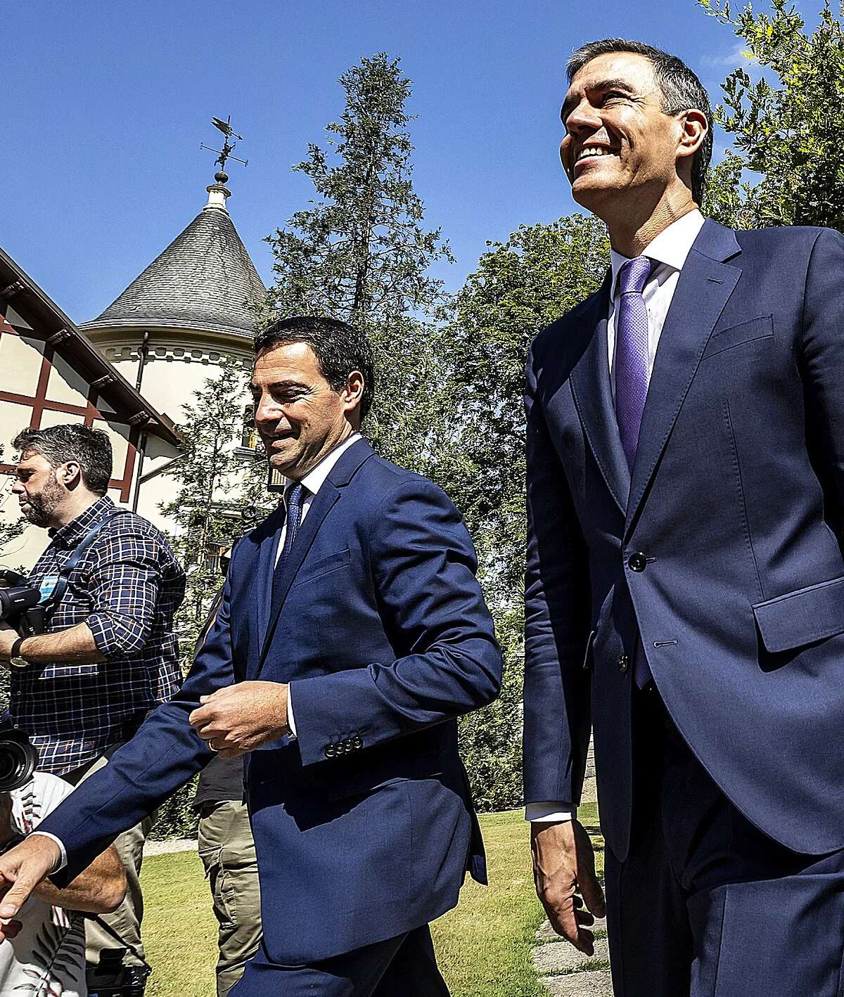 Sánchez gratifica al PNV con una foto en la casa del 'lehendakari' Pradales