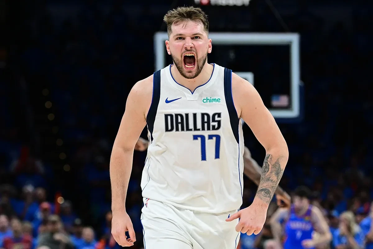 La reacción de Doncic al escucharse unos gemidos durante su rueda de prensa: 