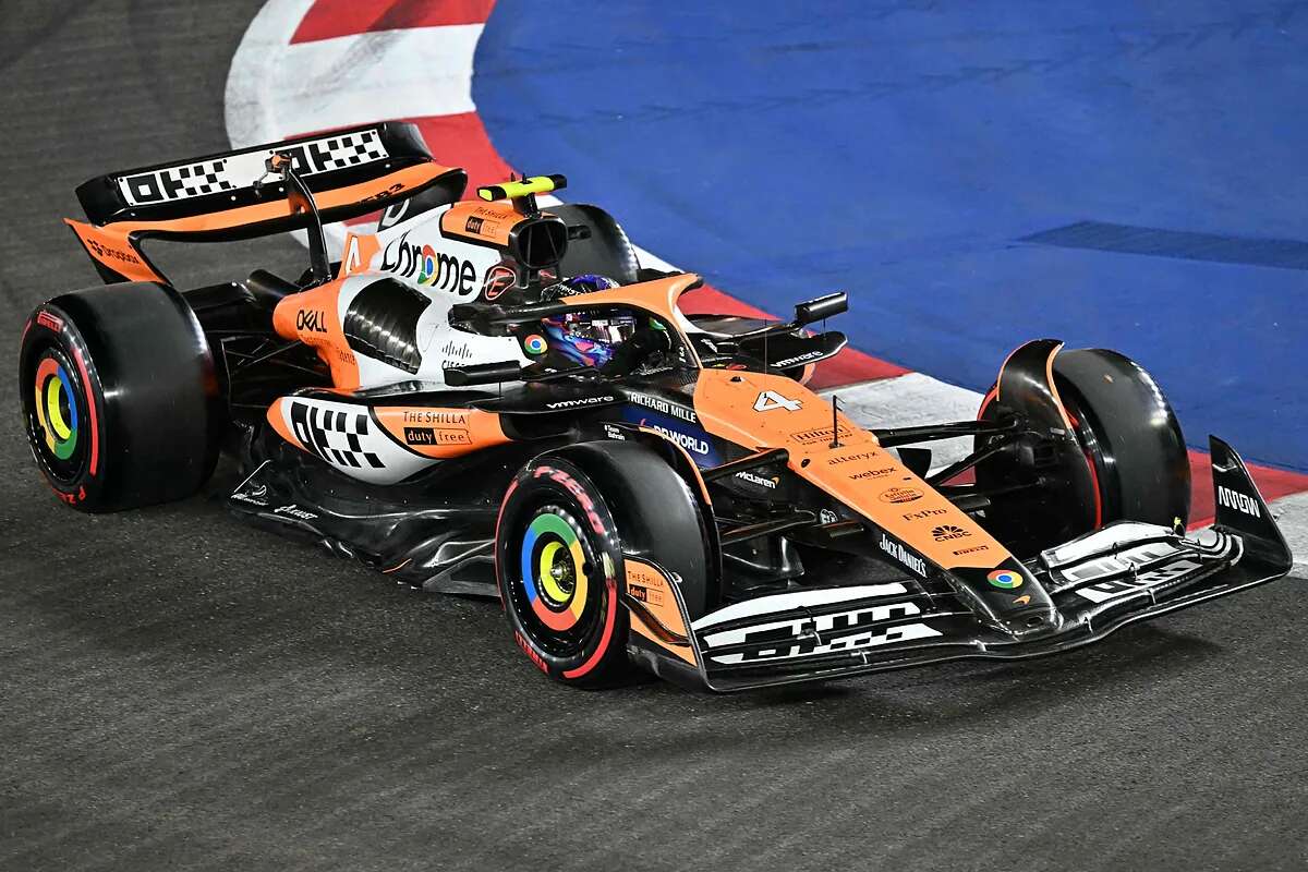 Verstappen acecha a Norris tras el doble desastre de Ferrari en Marina Bay